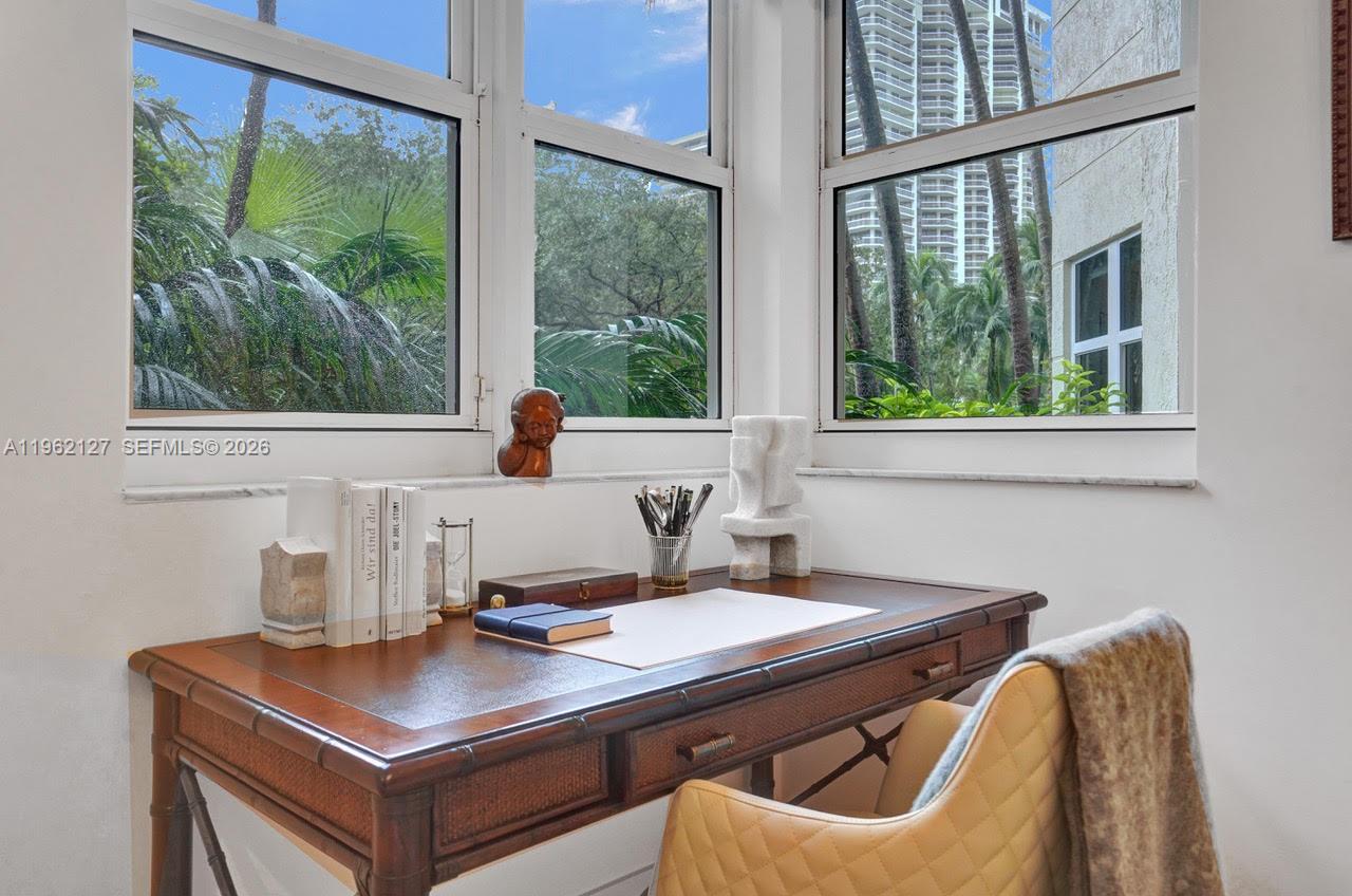 20000 E Country Club Dr #112, Aventura FL 33180