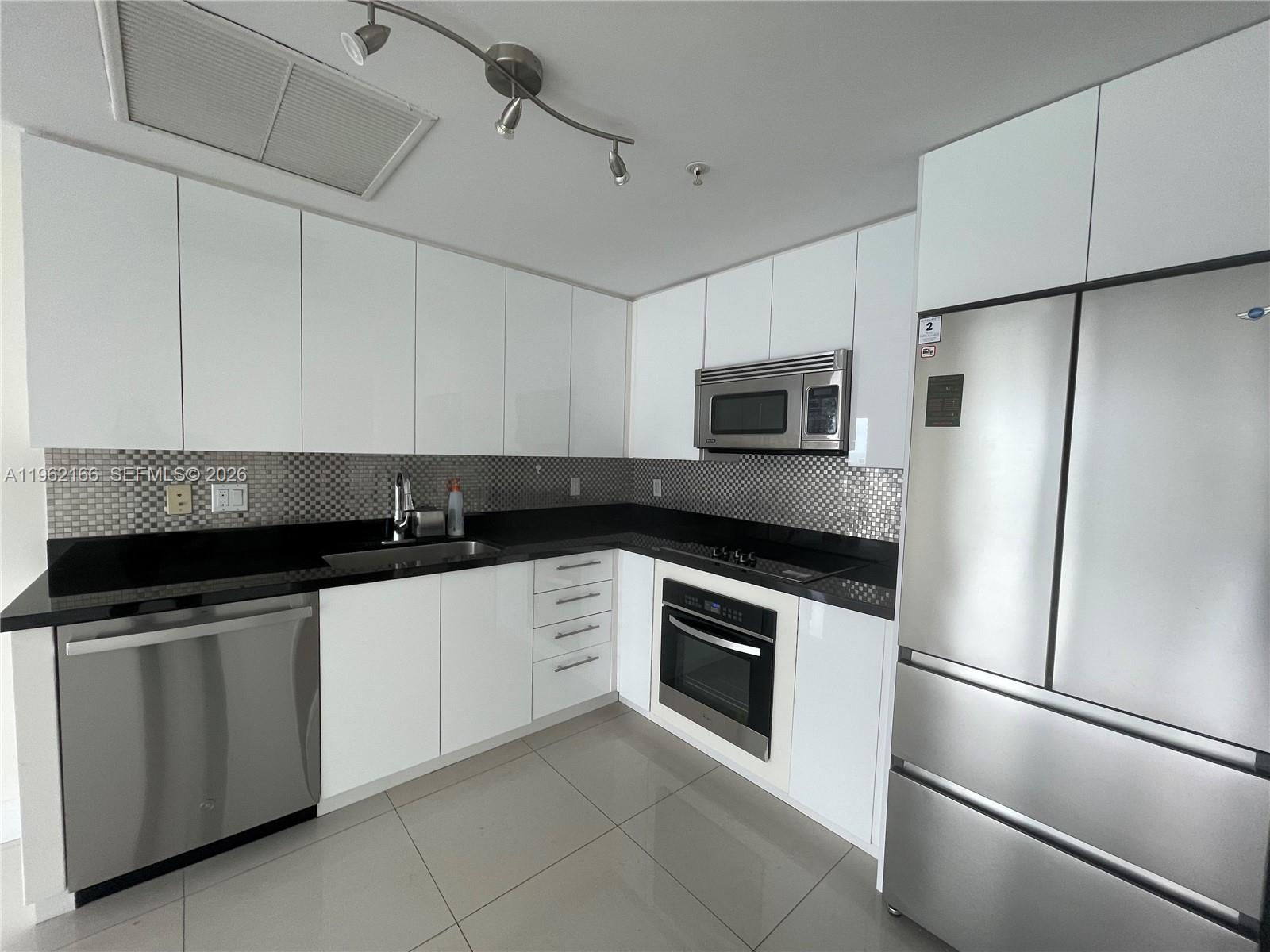 92 SW 3rd St #3203, Miami FL 33130