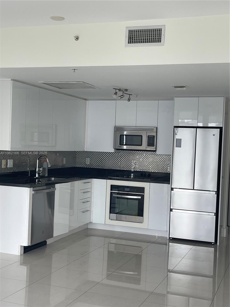 92 SW 3rd St #3203, Miami FL 33130