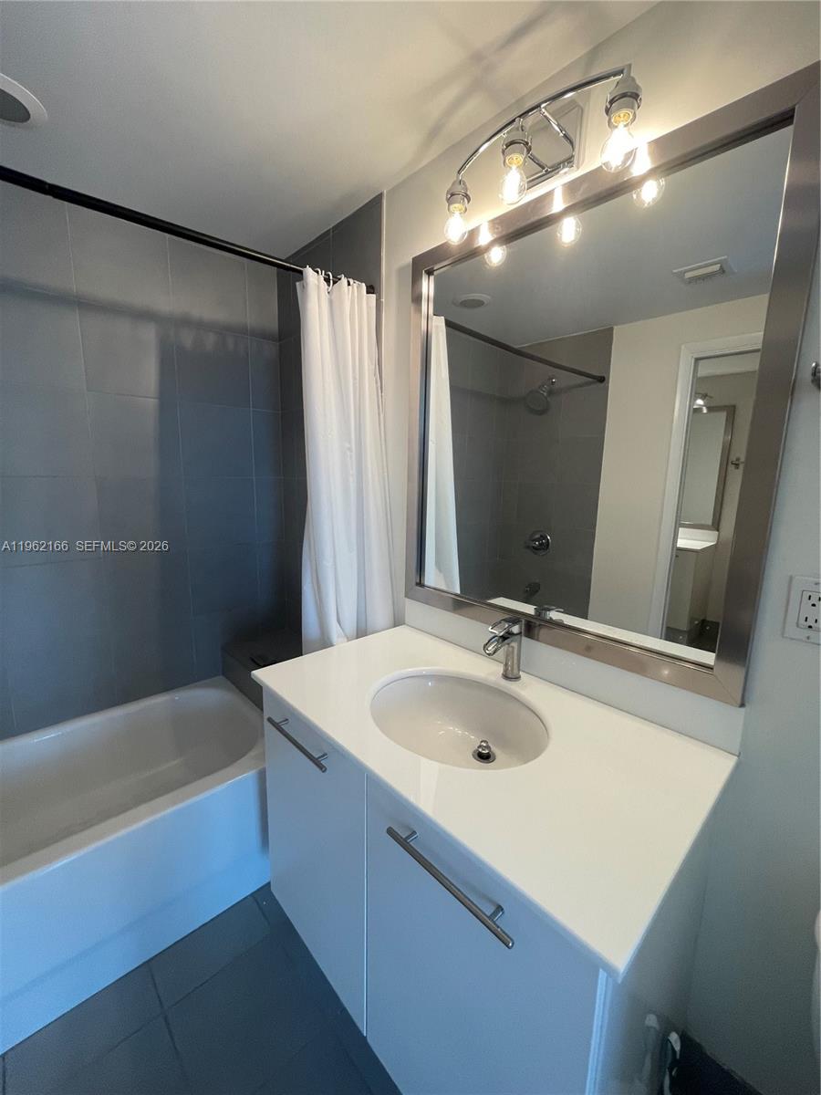 92 SW 3rd St #3203, Miami FL 33130