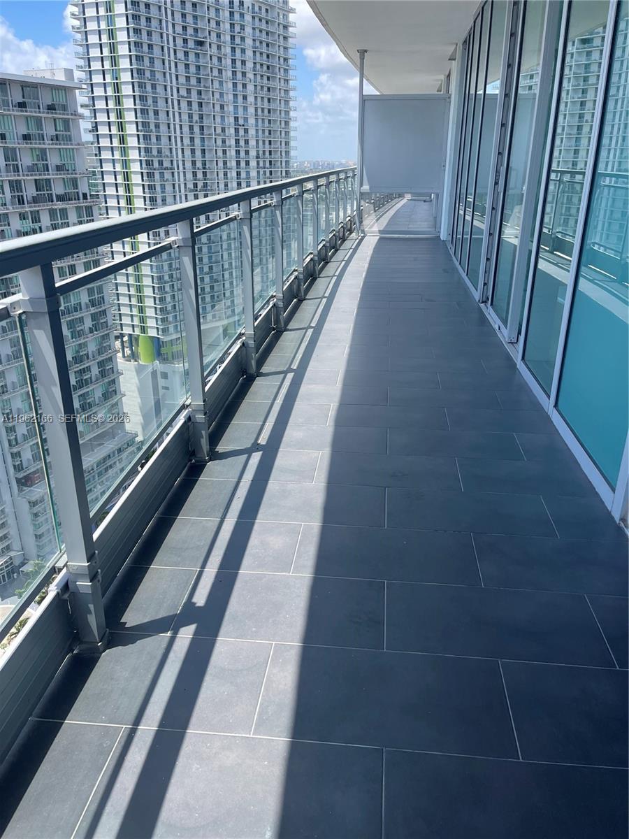 92 SW 3rd St #3203, Miami FL 33130