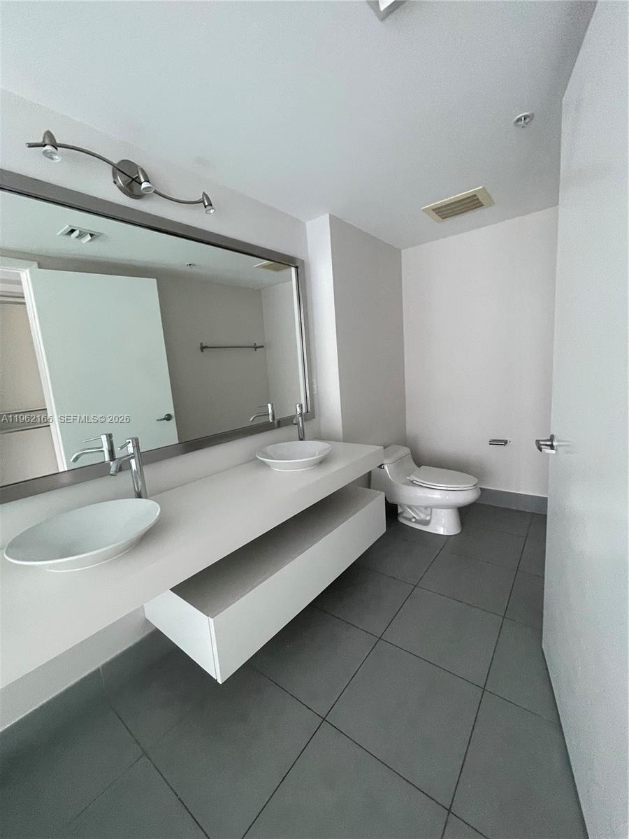 92 SW 3rd St #3203, Miami FL 33130