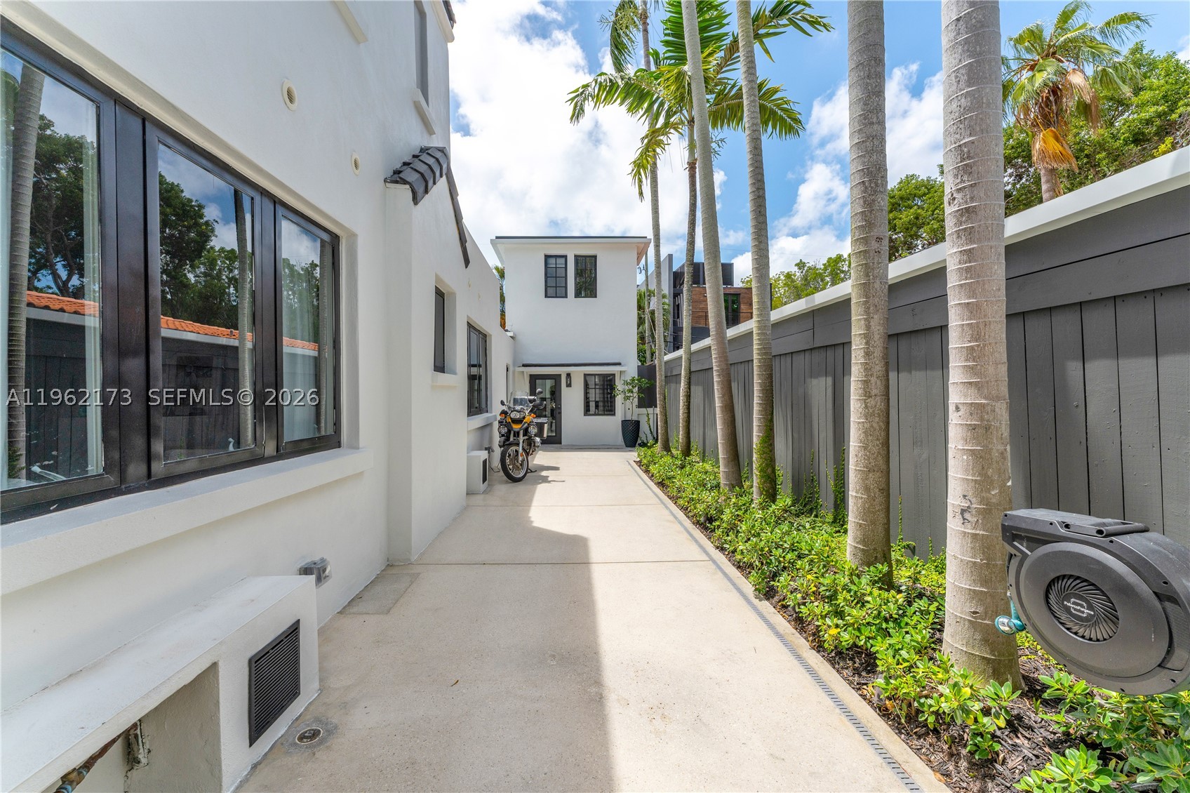 1826 Fairhaven Pl, Miami FL 33133