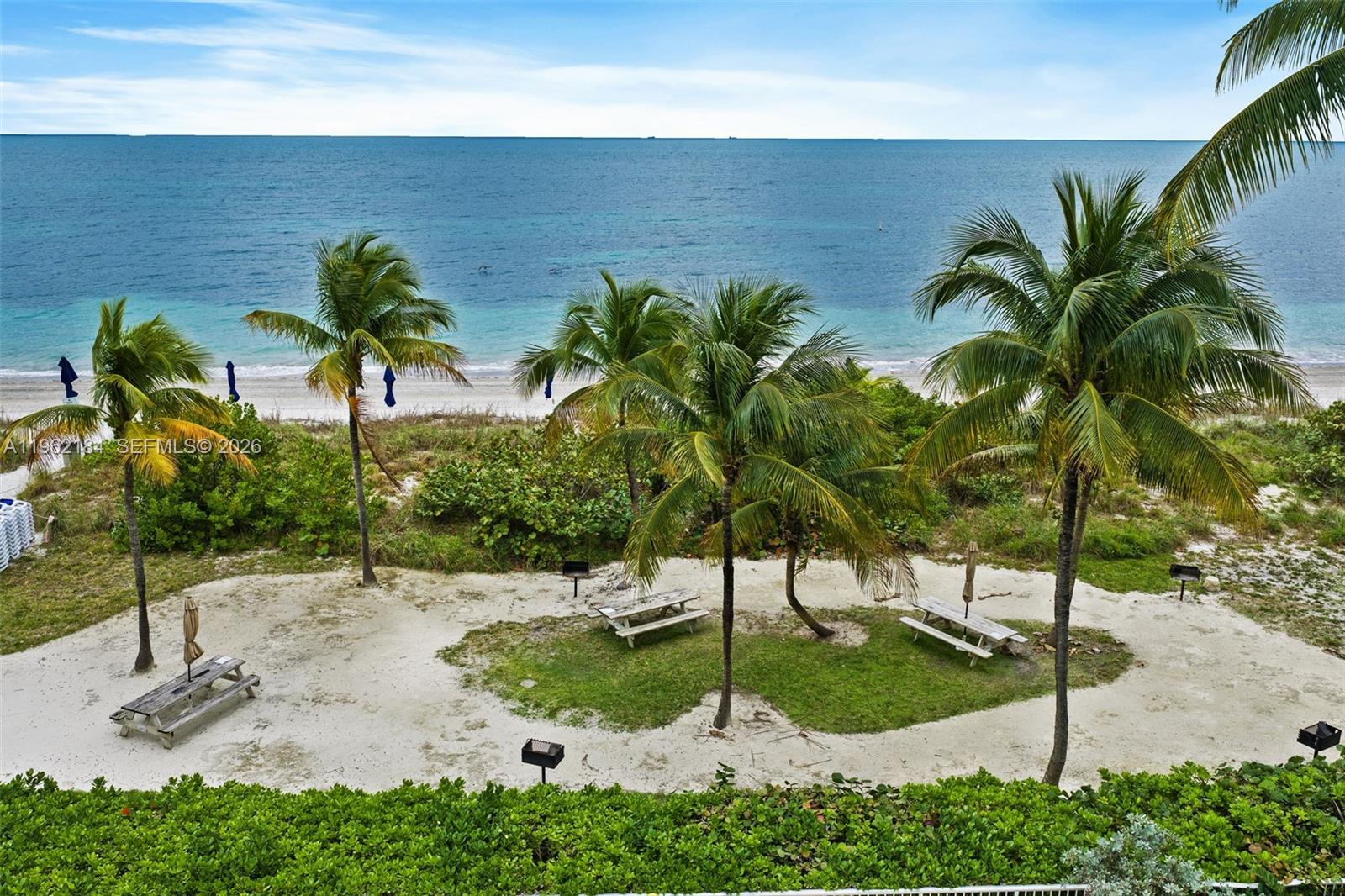 600 Grapetree Dr #3DS, Key Biscayne FL 33149