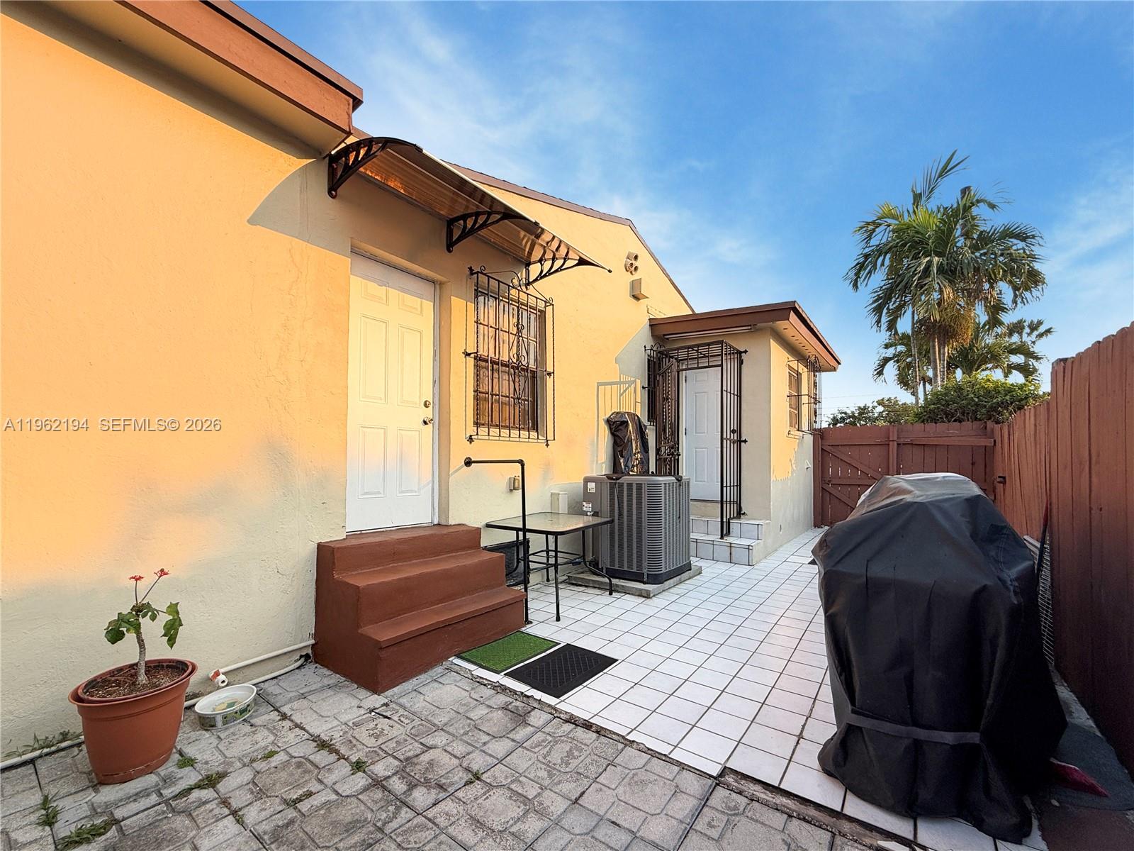 8891 SW 28th St, Miami FL 33165