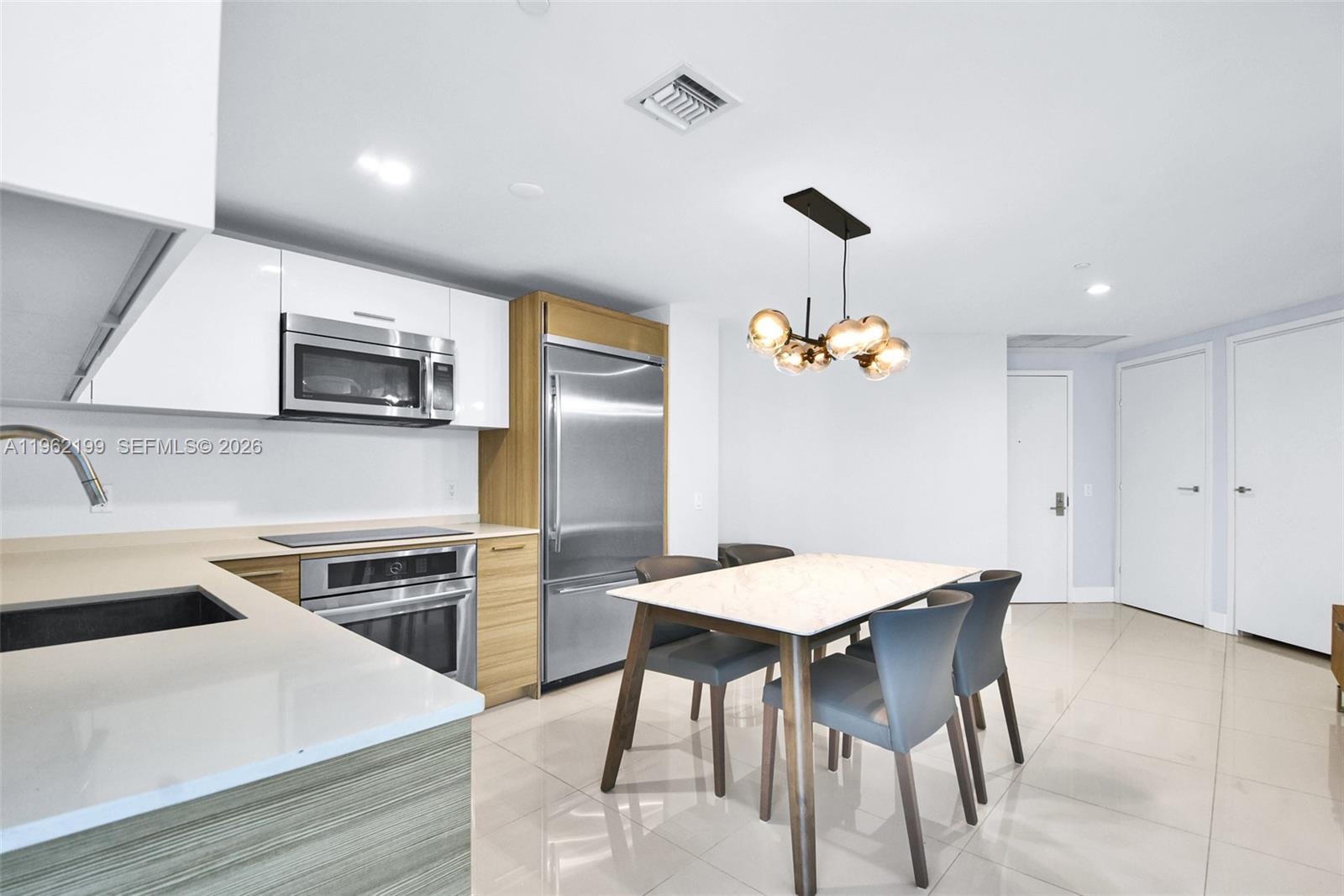 1300 Brickell Bay Dr #1910, Miami FL 33131