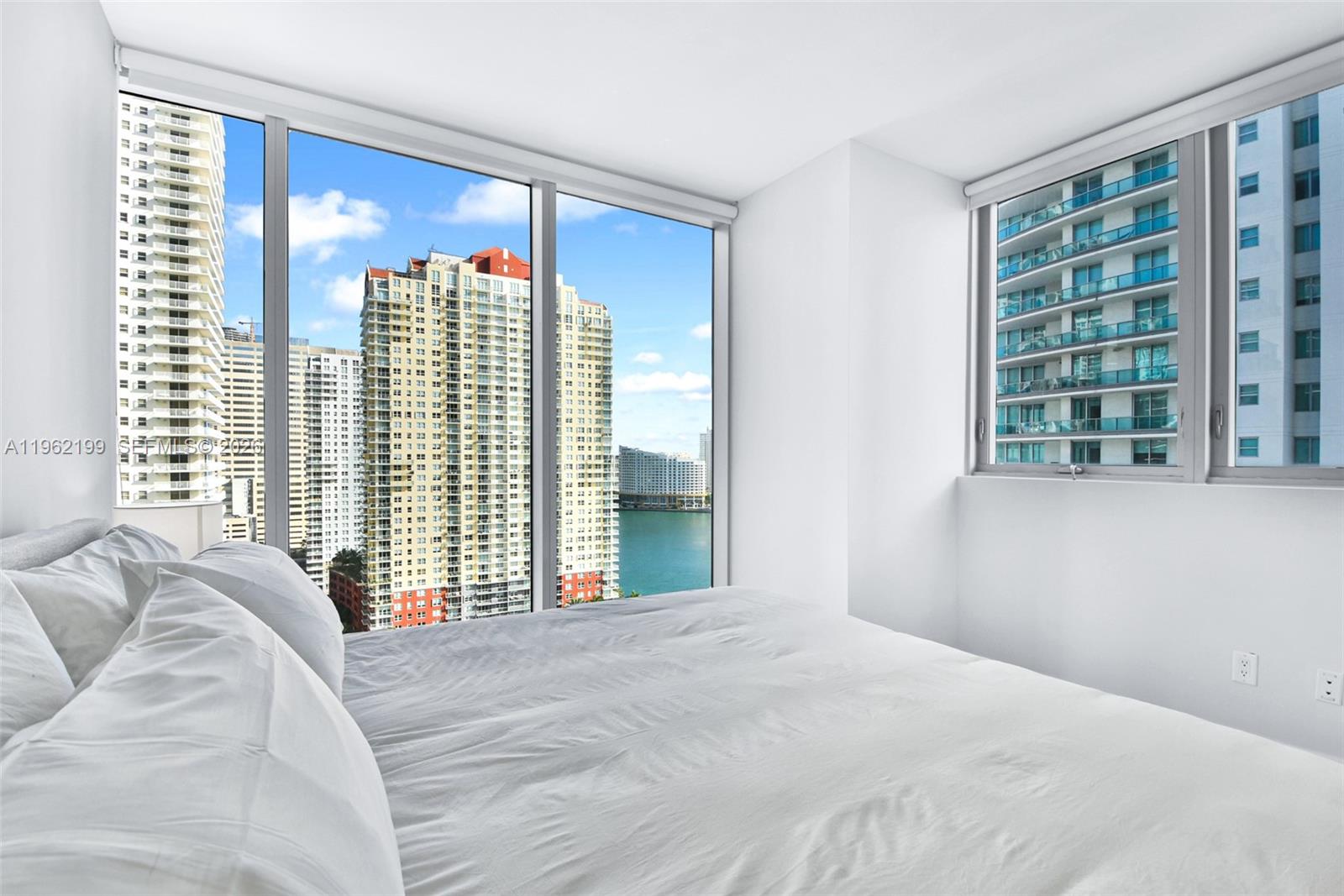 1300 Brickell Bay Dr #1910, Miami FL 33131