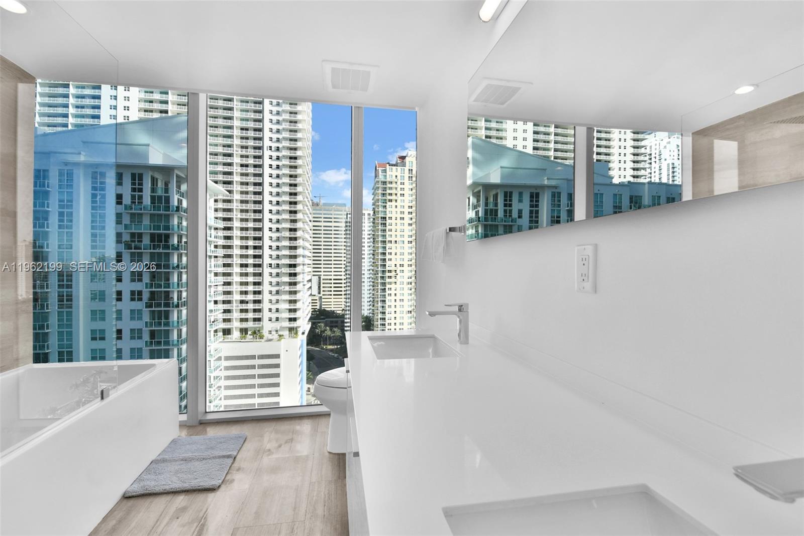 1300 Brickell Bay Dr #1910, Miami FL 33131