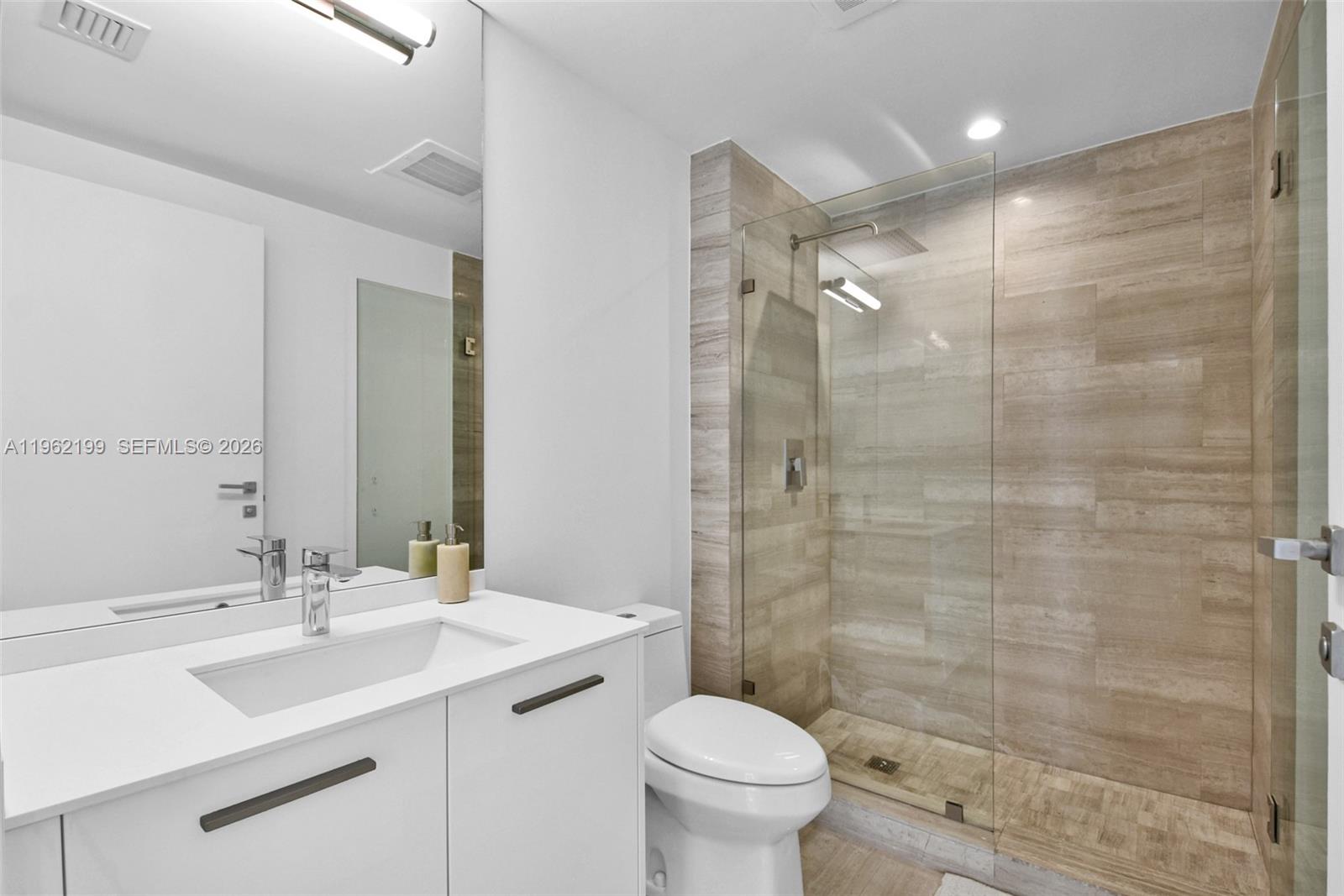 1300 Brickell Bay Dr #1910, Miami FL 33131