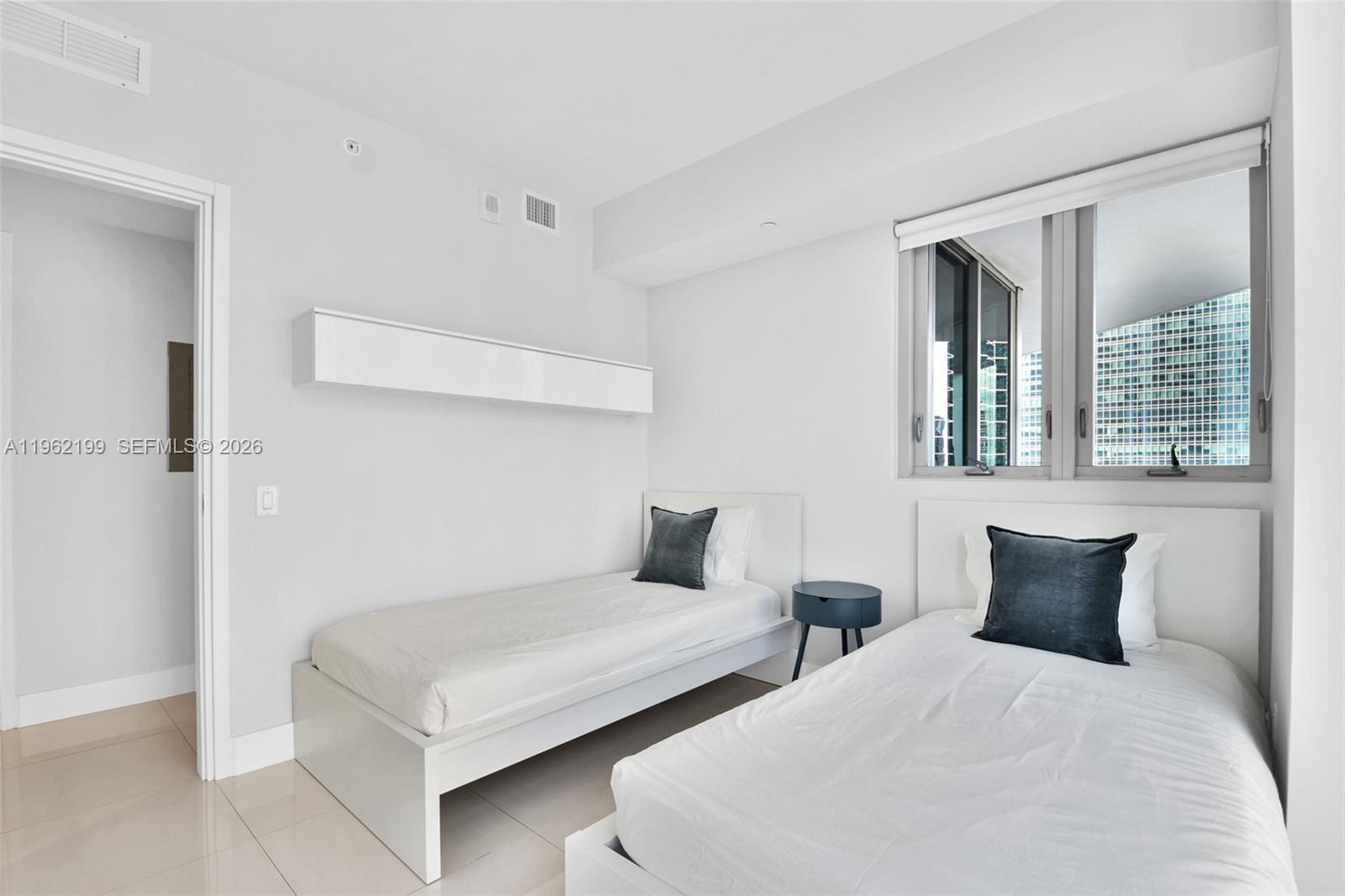 1300 Brickell Bay Dr #1910, Miami FL 33131