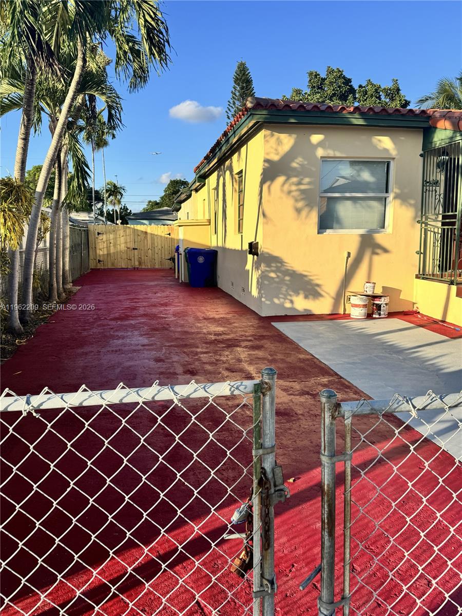 3445 NW 2nd St, Miami FL 33125