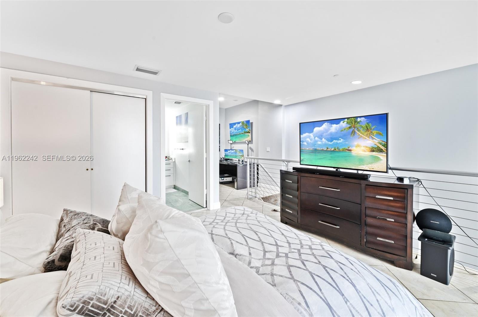 1050 Brickell Ave #1014, Miami FL 33131