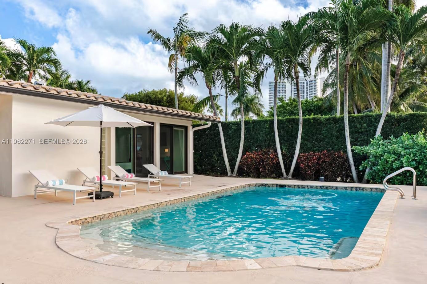 636 Hibiscus Dr #0, Hallandale Beach FL 33009