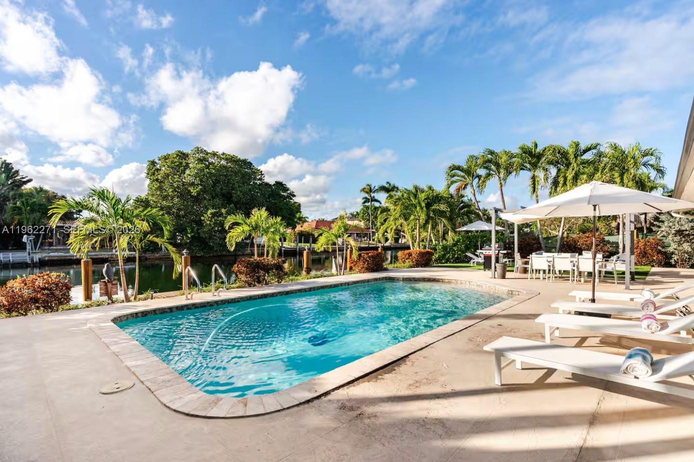 636 Hibiscus Dr #0, Hallandale Beach FL 33009