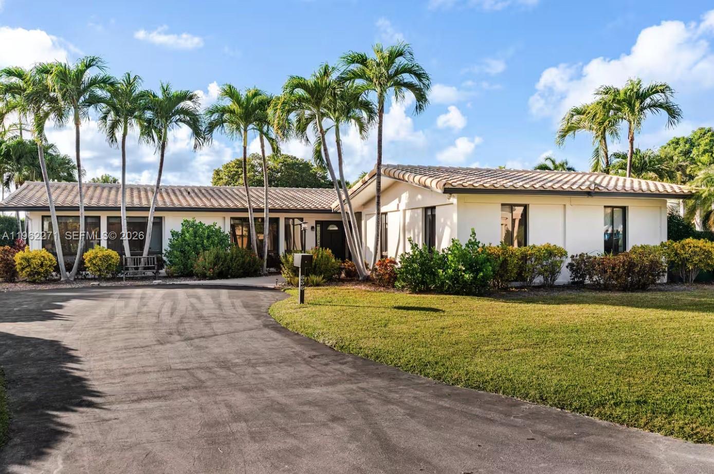 636 Hibiscus Dr #0, Hallandale Beach FL 33009
