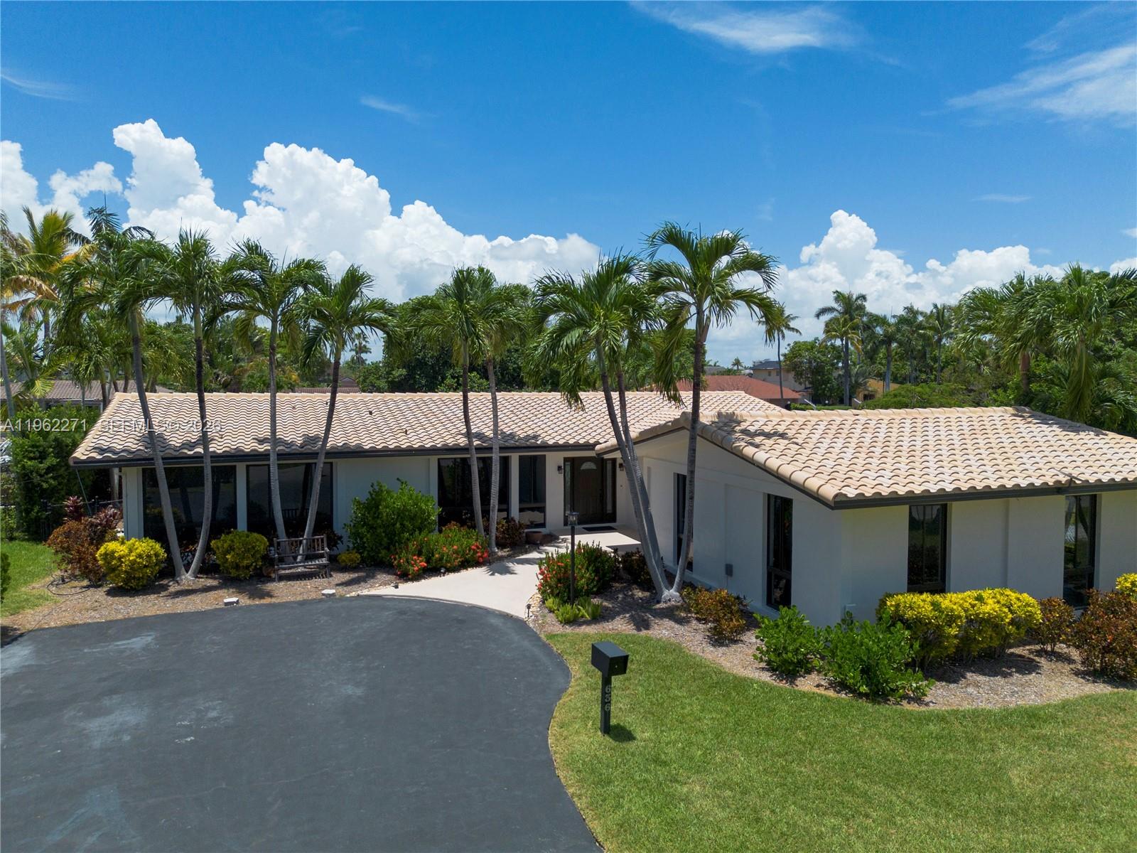 636 Hibiscus Dr #0, Hallandale Beach FL 33009