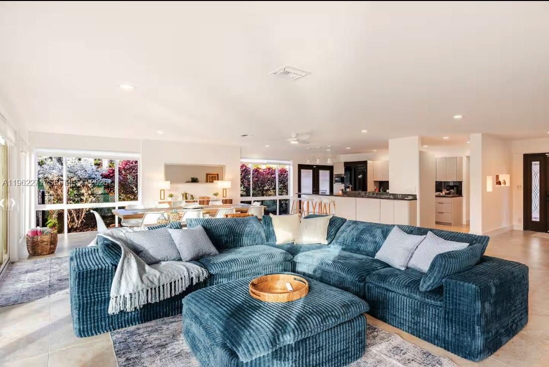 636 Hibiscus Dr #0, Hallandale Beach FL 33009