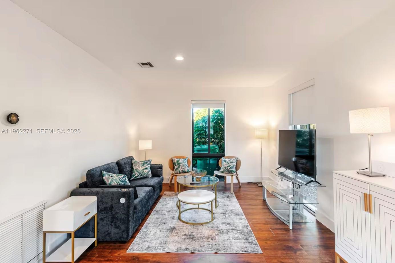636 Hibiscus Dr #0, Hallandale Beach FL 33009