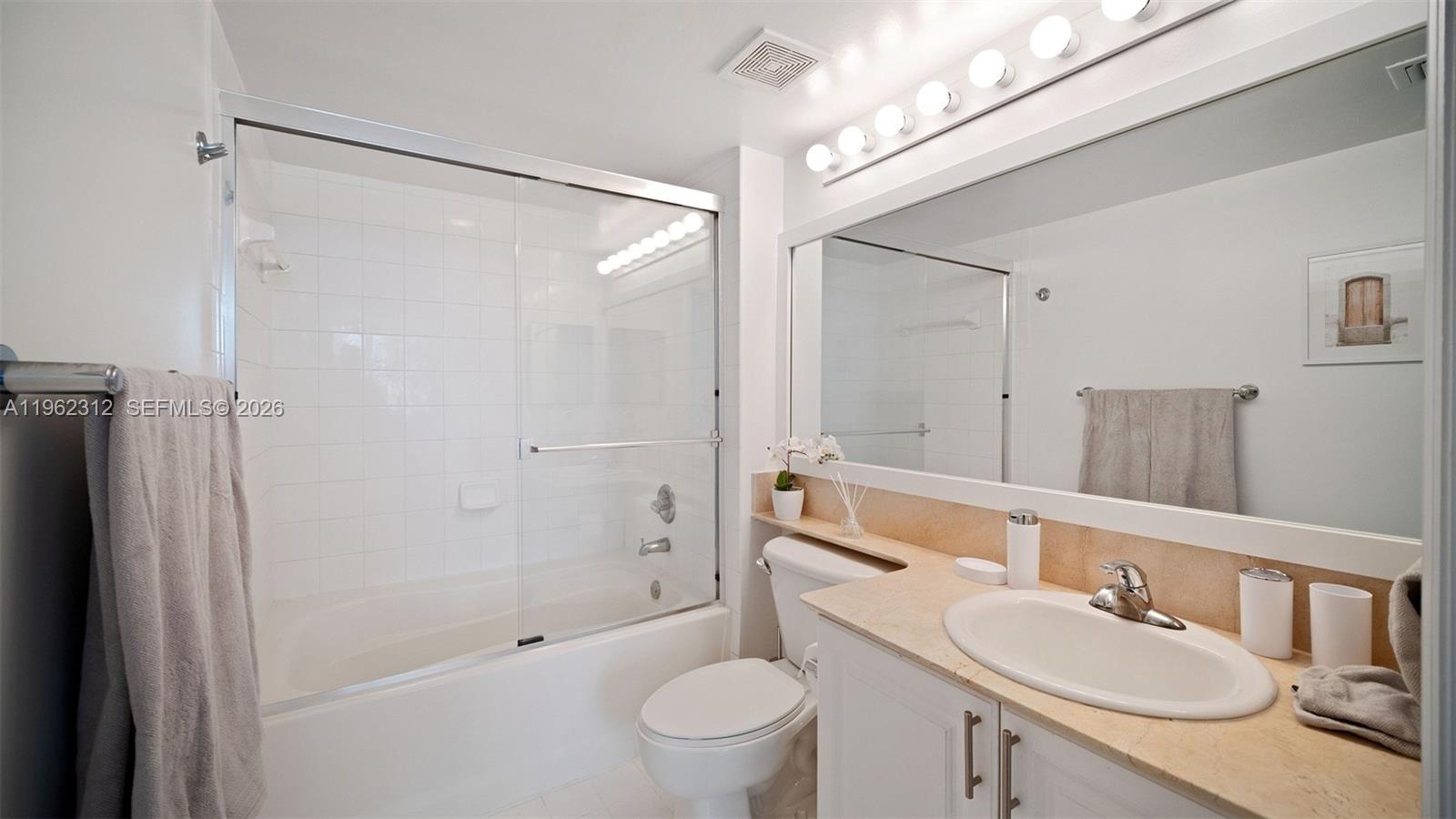 1155 Brickell Bay Dr #2203, Miami FL 33131