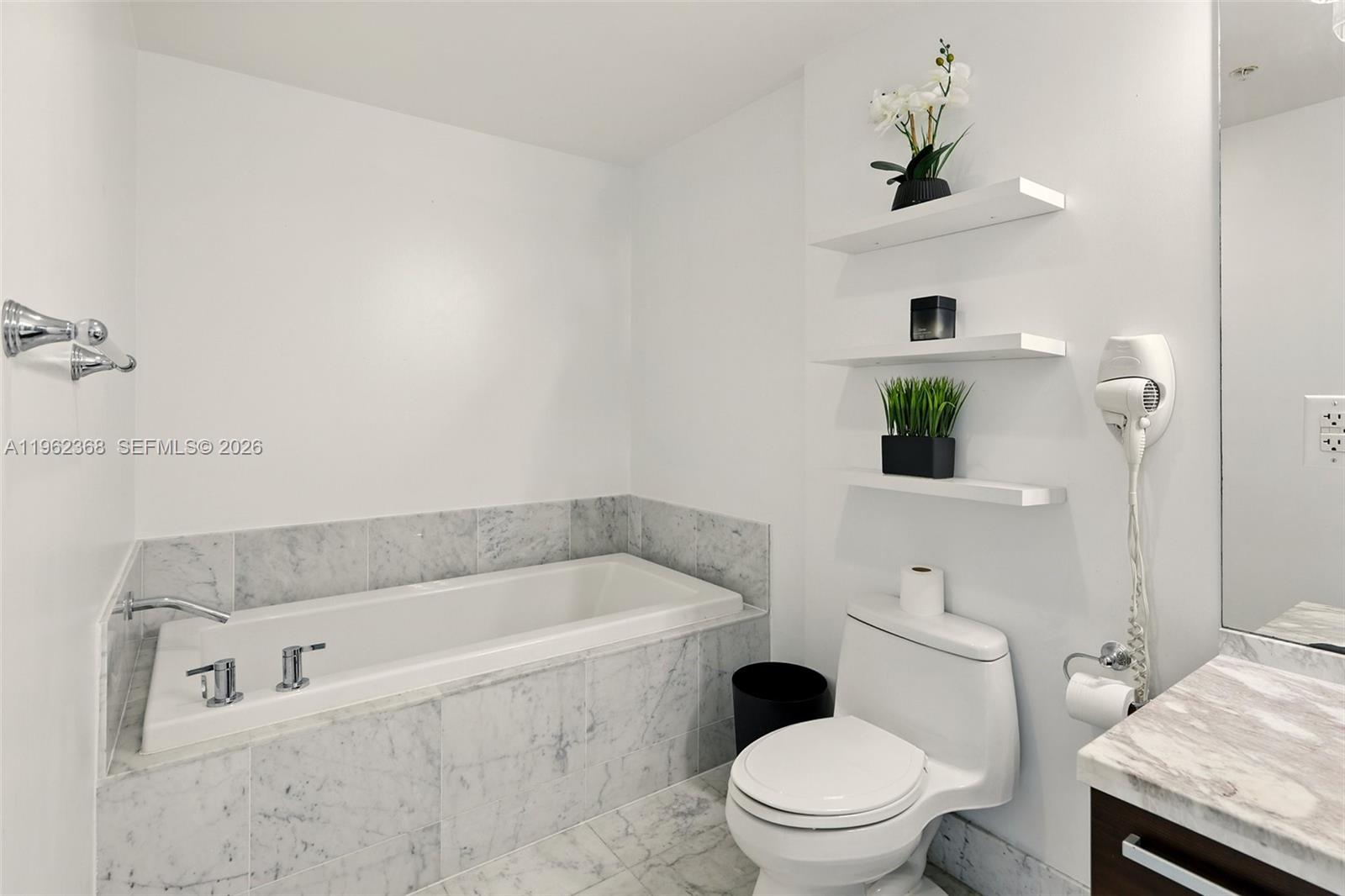 244 Biscayne Blvd #2405, Miami FL 33132