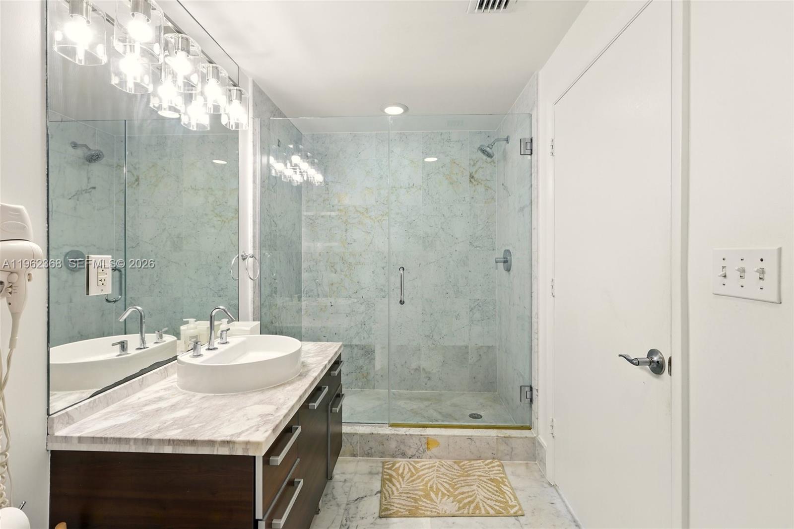 244 Biscayne Blvd #2405, Miami FL 33132