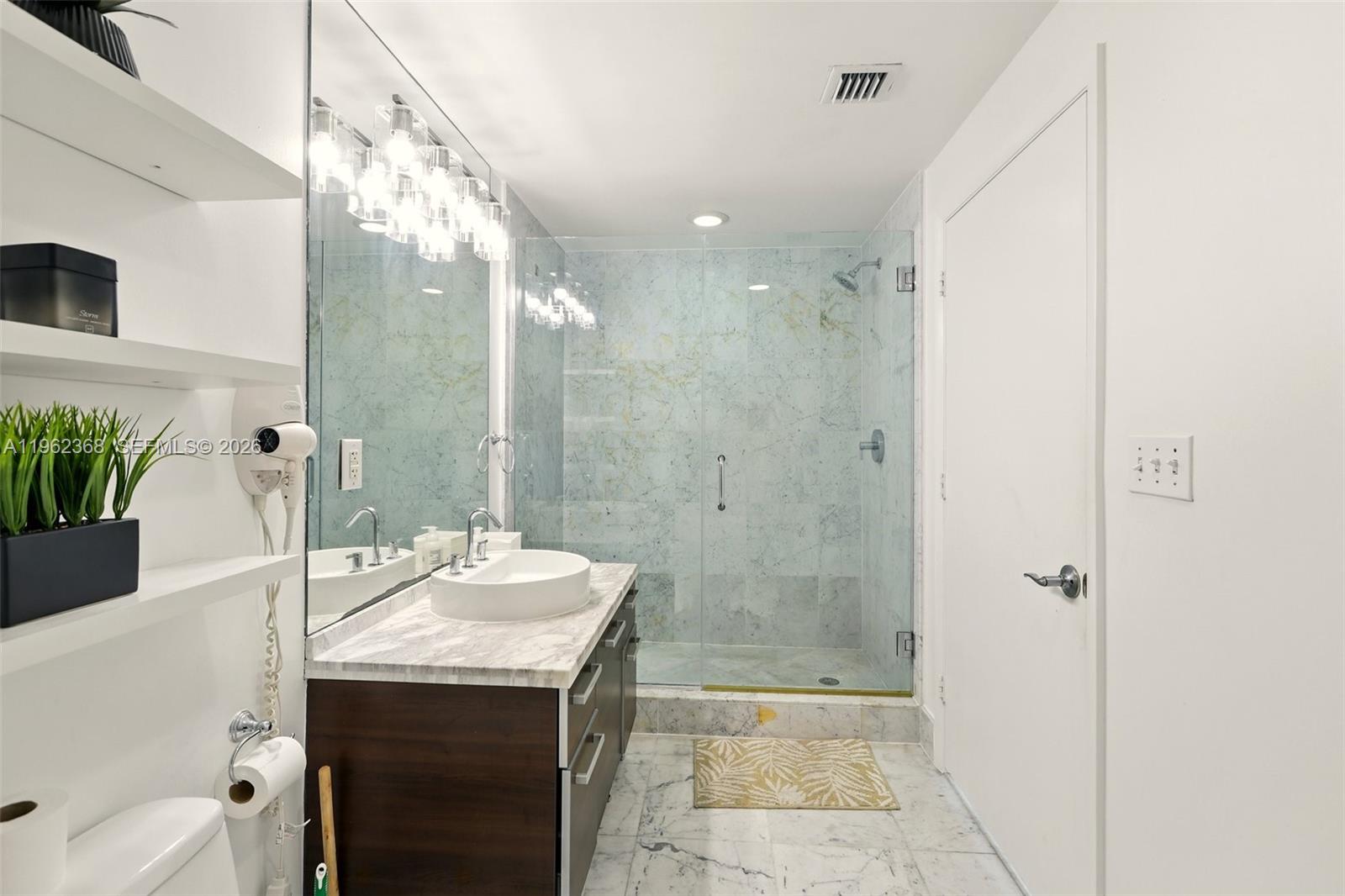 244 Biscayne Blvd #2405, Miami FL 33132