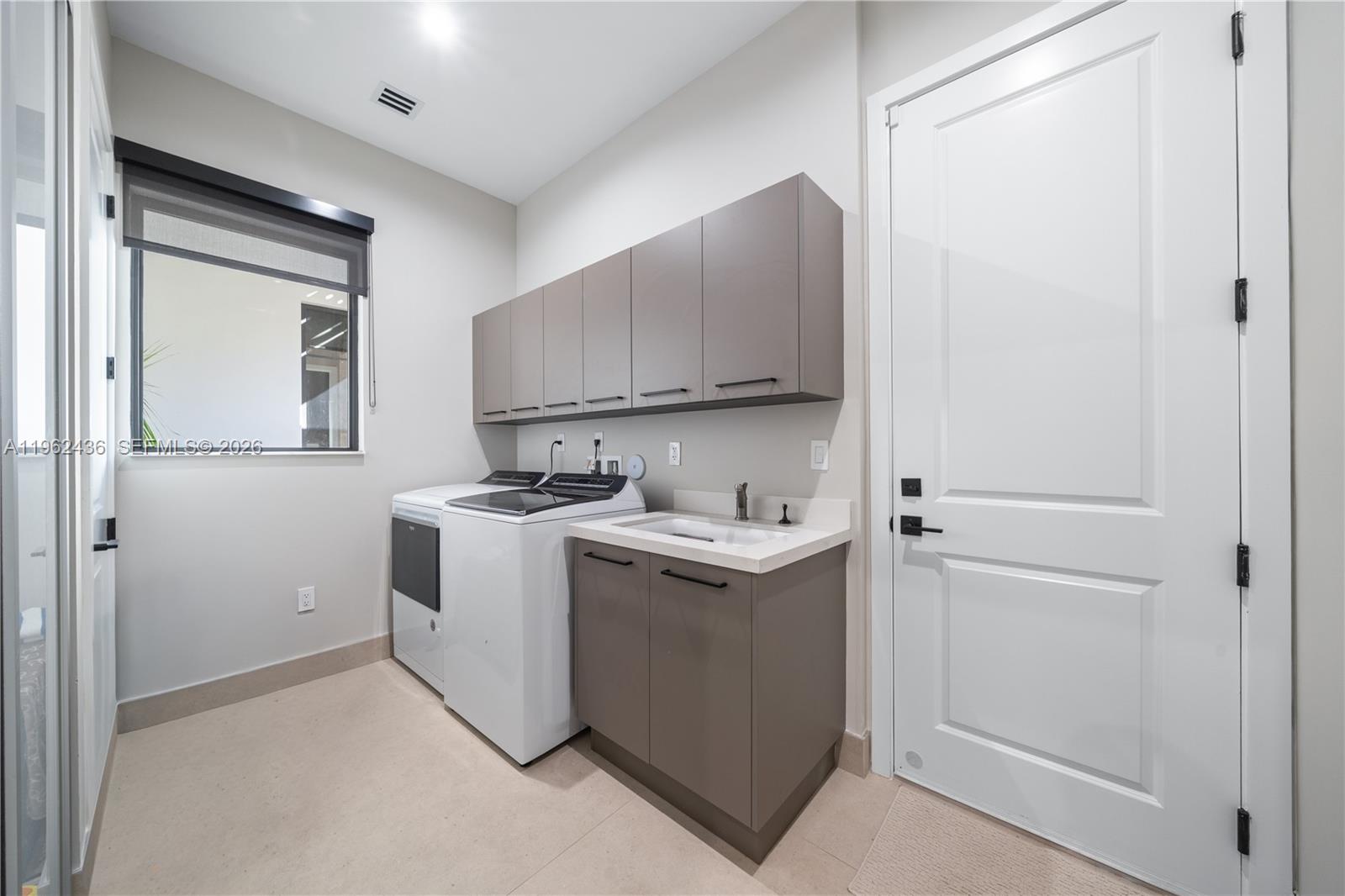 7387 SW 74th Ln, Miami FL 33143