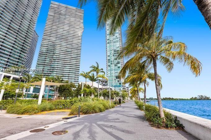650 NE 32nd St #BH6, Miami FL 33137