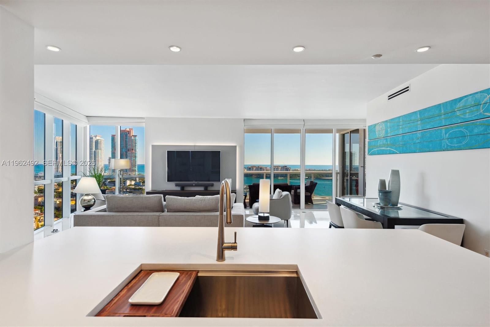 400 Alton Rd #1910, Miami Beach FL 33139
