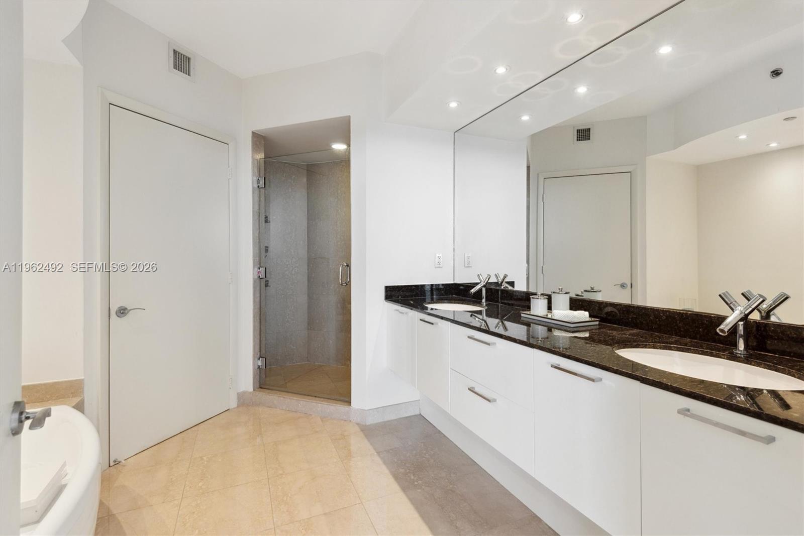 400 Alton Rd #1910, Miami Beach FL 33139