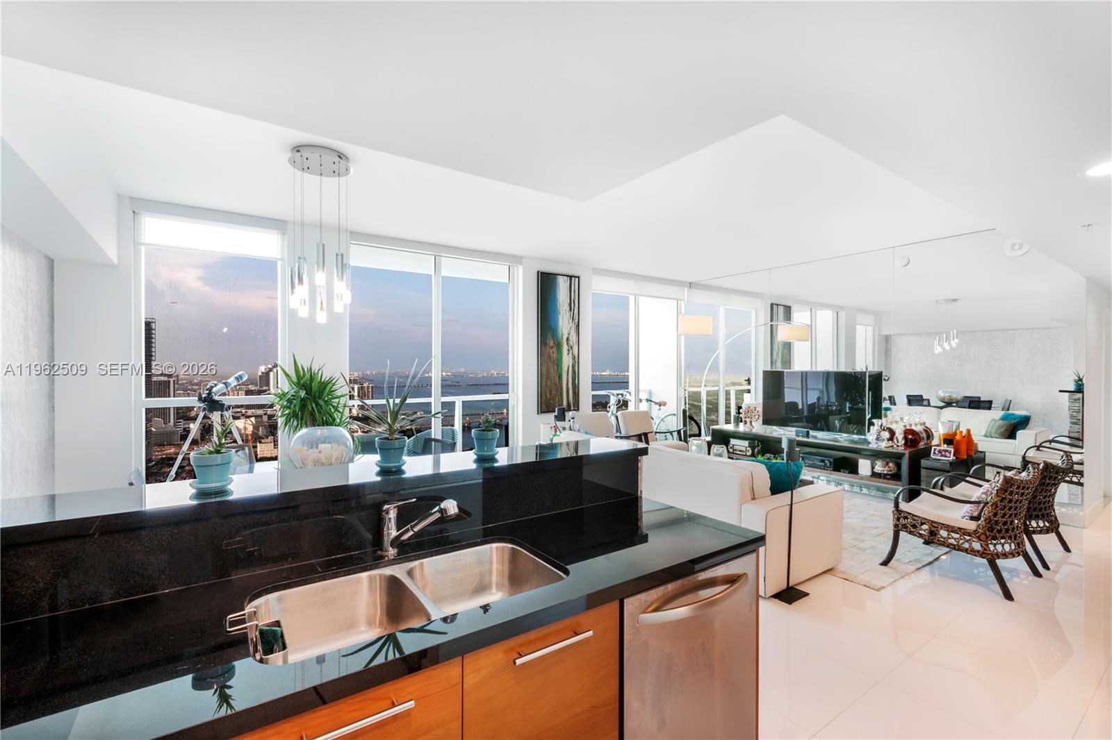 244 Biscayne Blvd #4604, Miami FL 33132