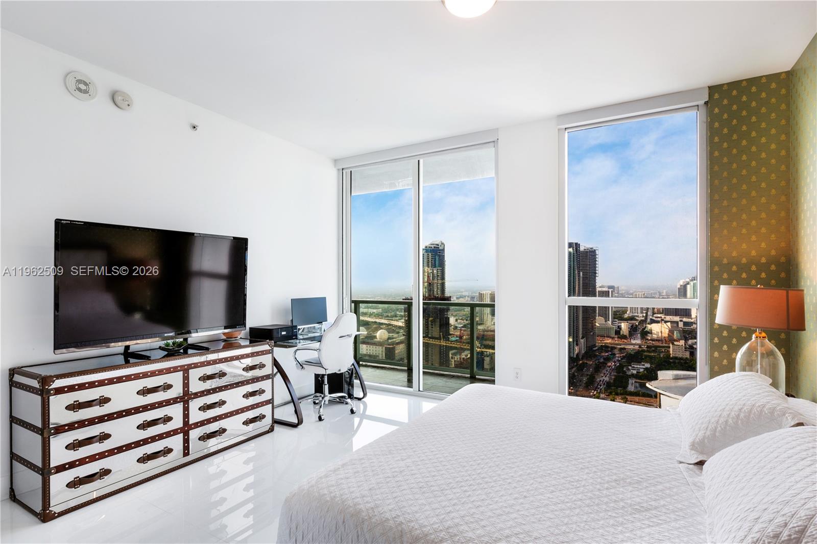 244 Biscayne Blvd #4604, Miami FL 33132