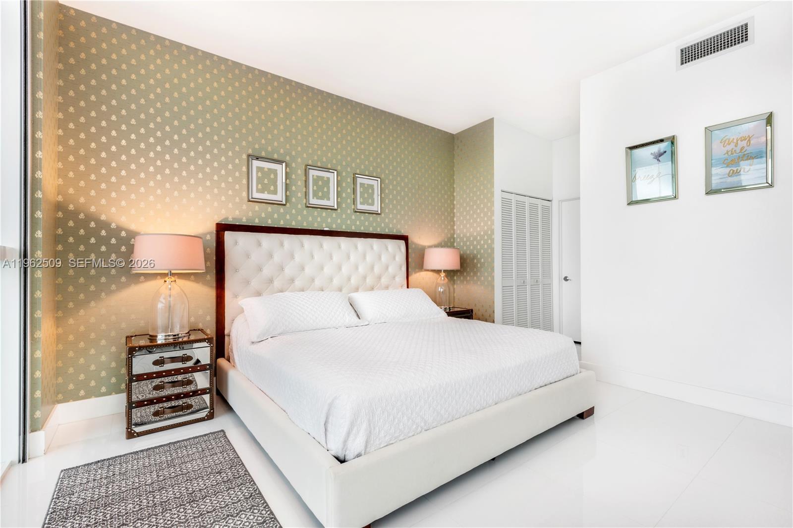244 Biscayne Blvd #4604, Miami FL 33132