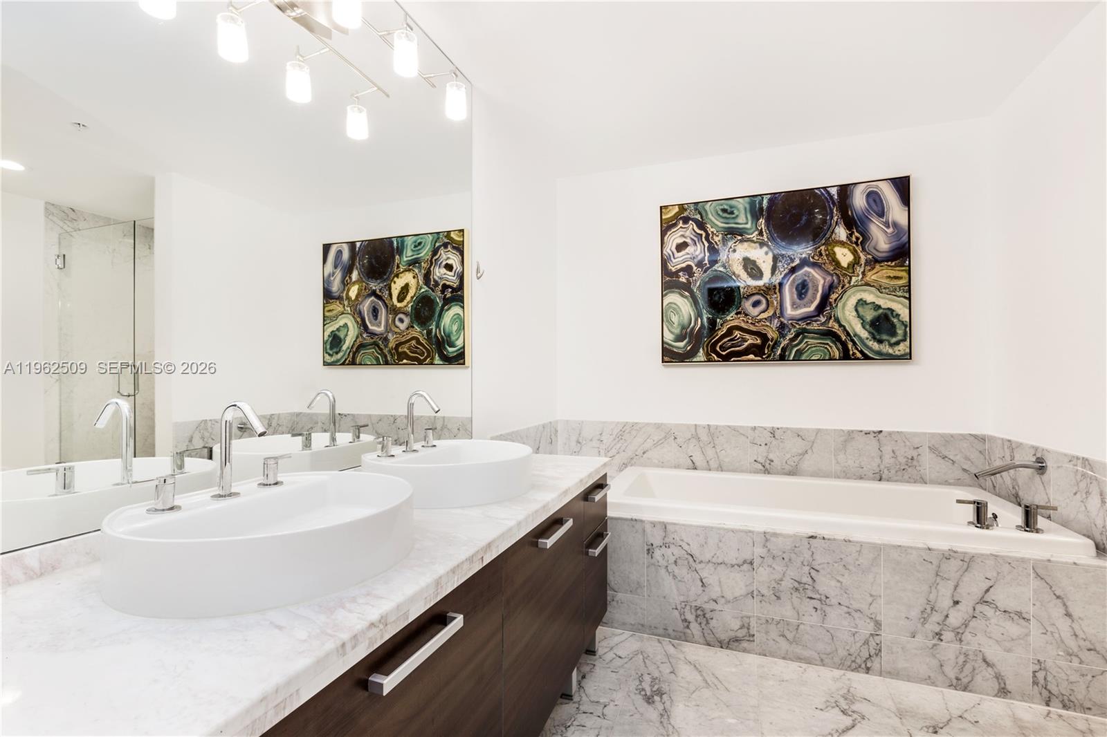 244 Biscayne Blvd #4604, Miami FL 33132
