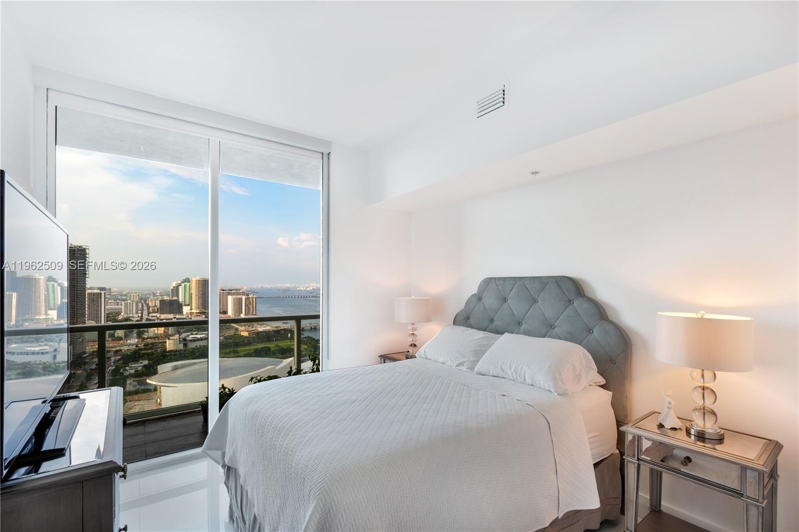 244 Biscayne Blvd #4604, Miami FL 33132