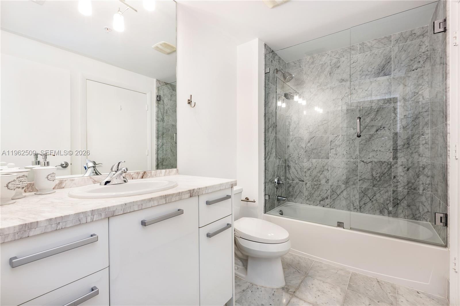 244 Biscayne Blvd #4604, Miami FL 33132