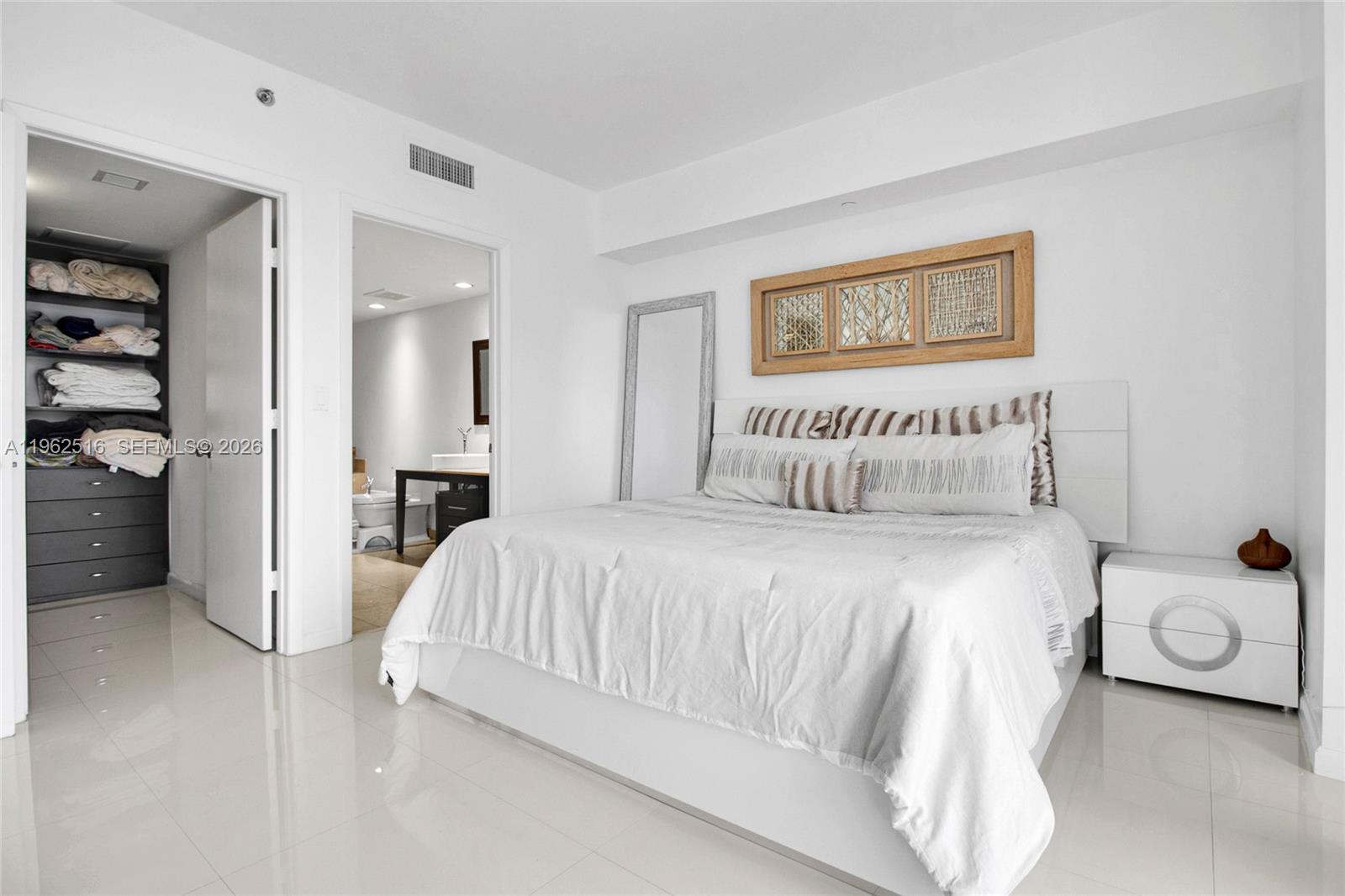 465 Brickell Ave #5102, Miami FL 33131