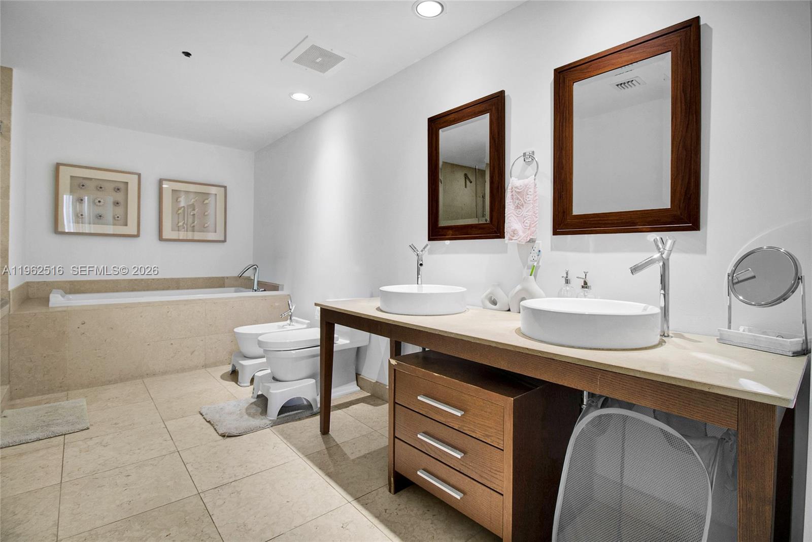 465 Brickell Ave #5102, Miami FL 33131