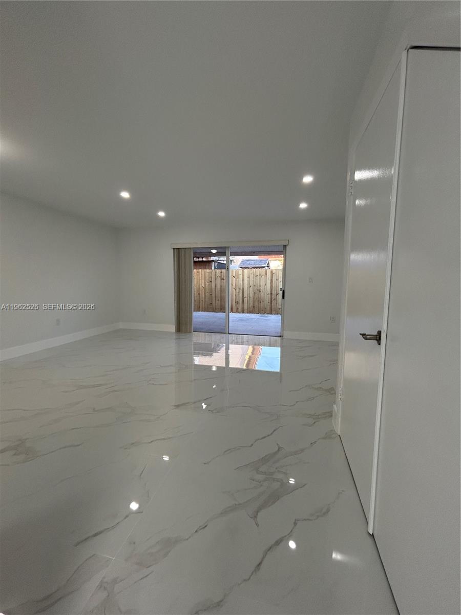 8079 NW 8th St #10, Miami FL 33126