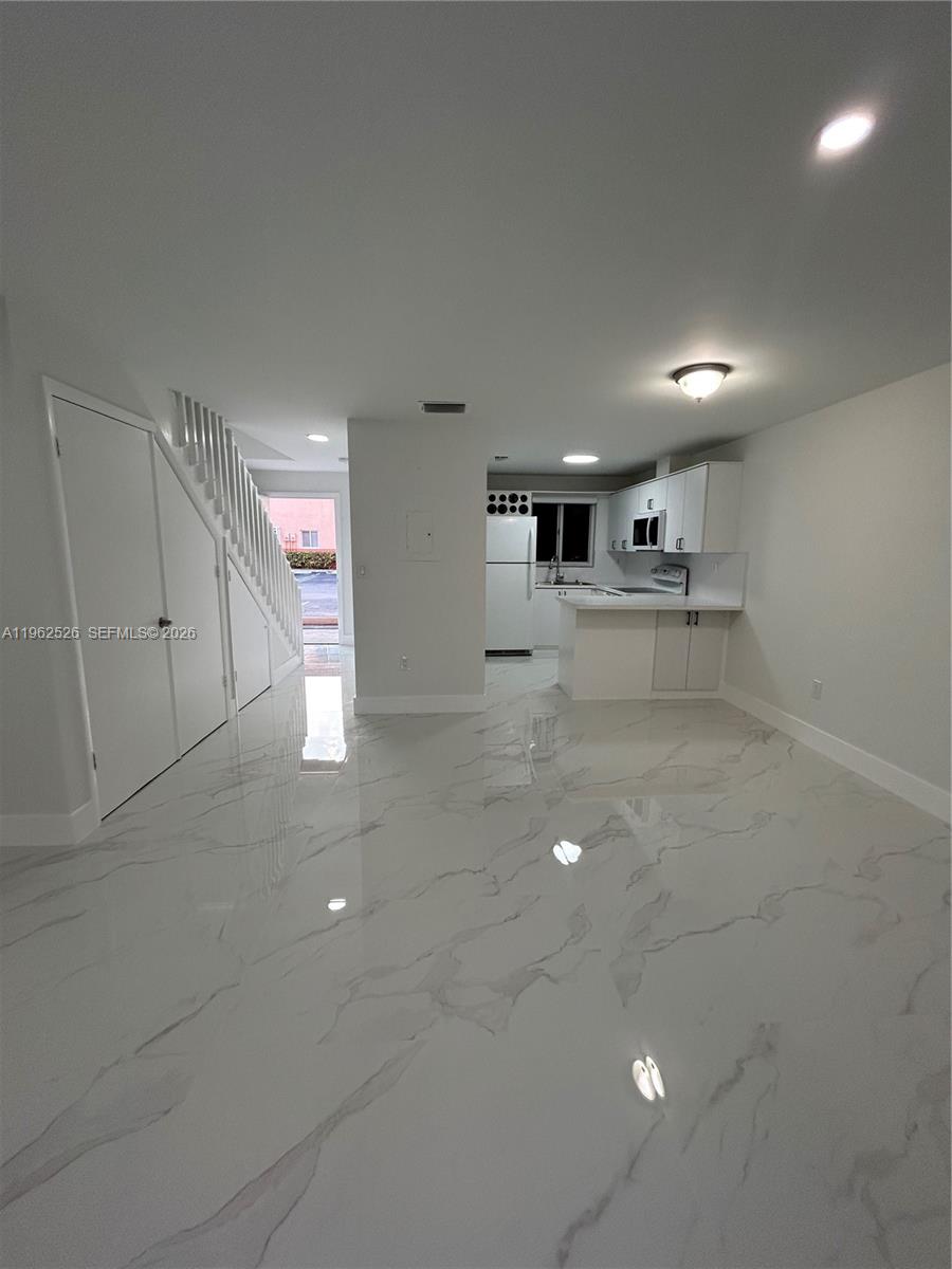 8079 NW 8th St #10, Miami FL 33126
