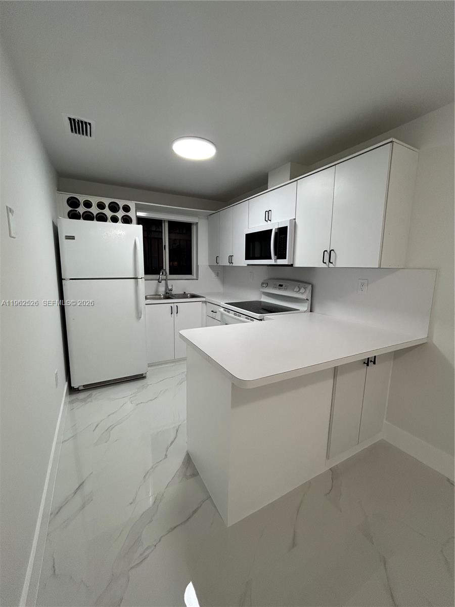 8079 NW 8th St #10, Miami FL 33126