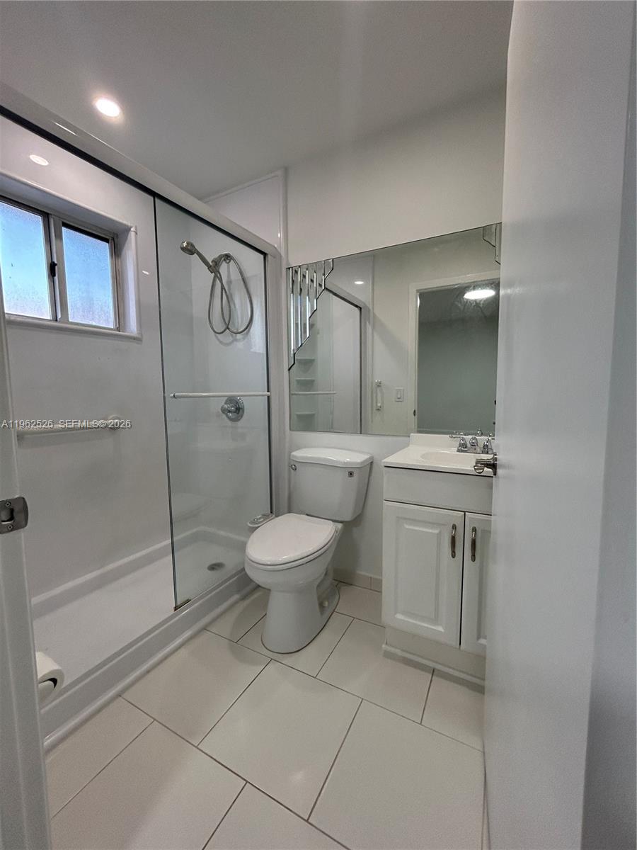 8079 NW 8th St #10, Miami FL 33126
