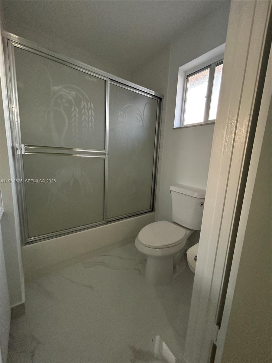 8079 NW 8th St #10, Miami FL 33126