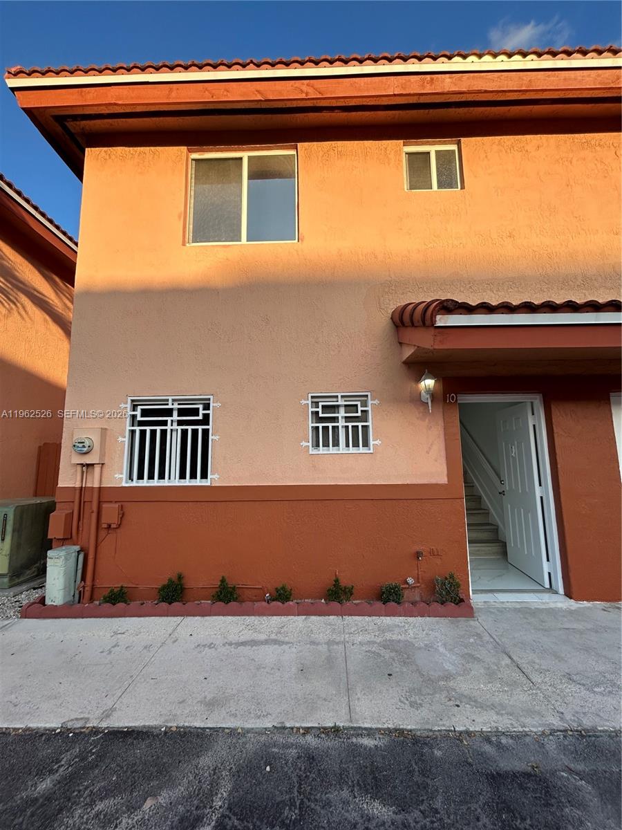 8079 NW 8th St #10, Miami FL 33126