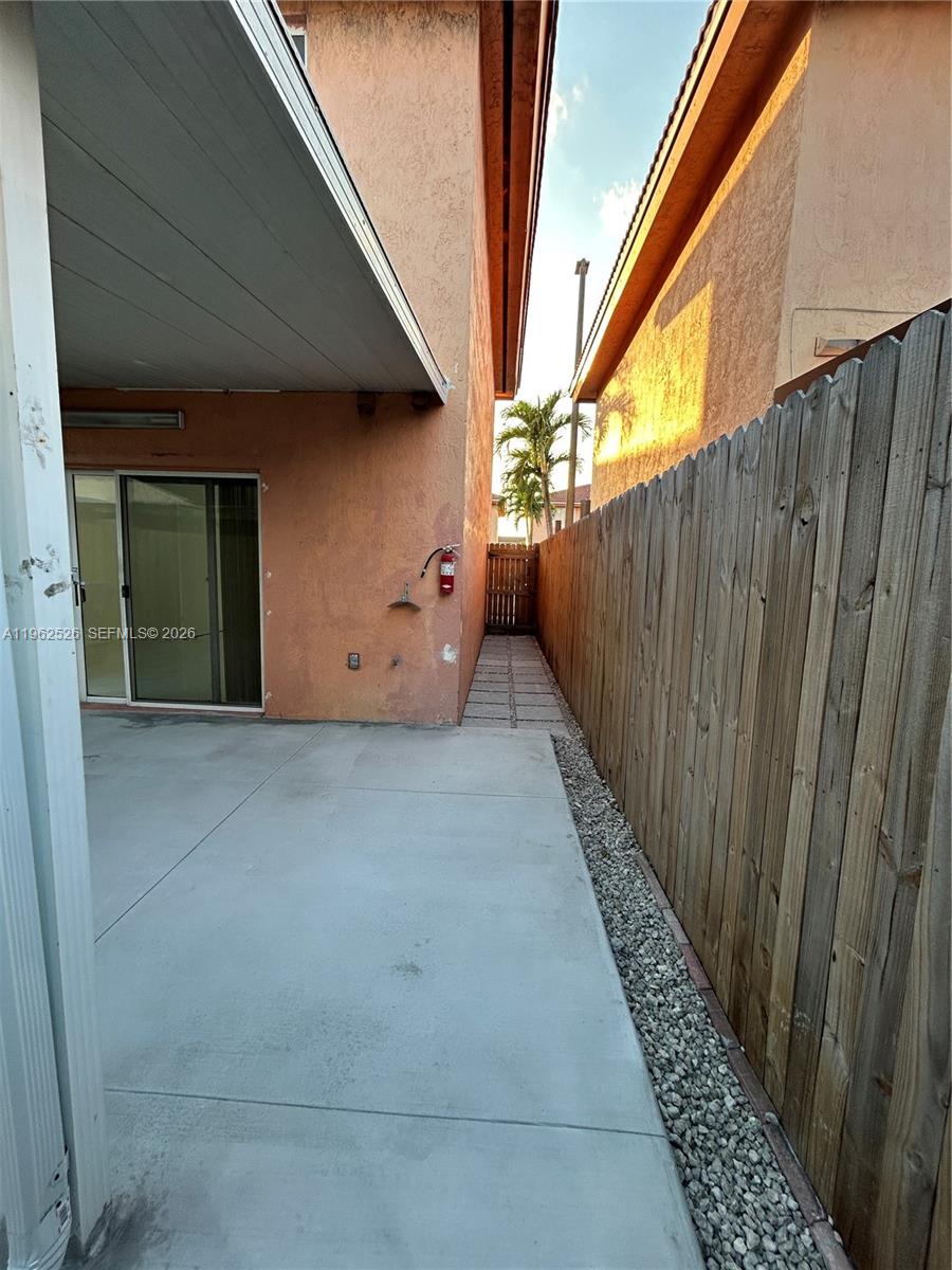 8079 NW 8th St #10, Miami FL 33126