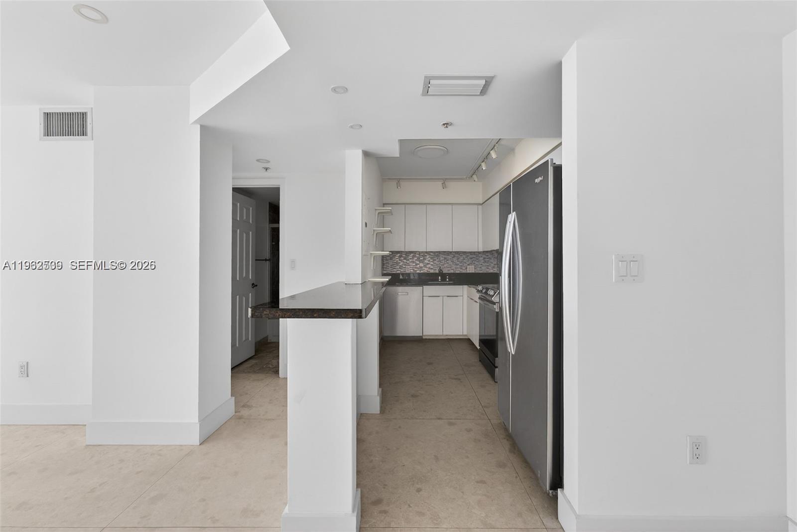 800 Claughton Island Dr #1504, Miami FL 33131
