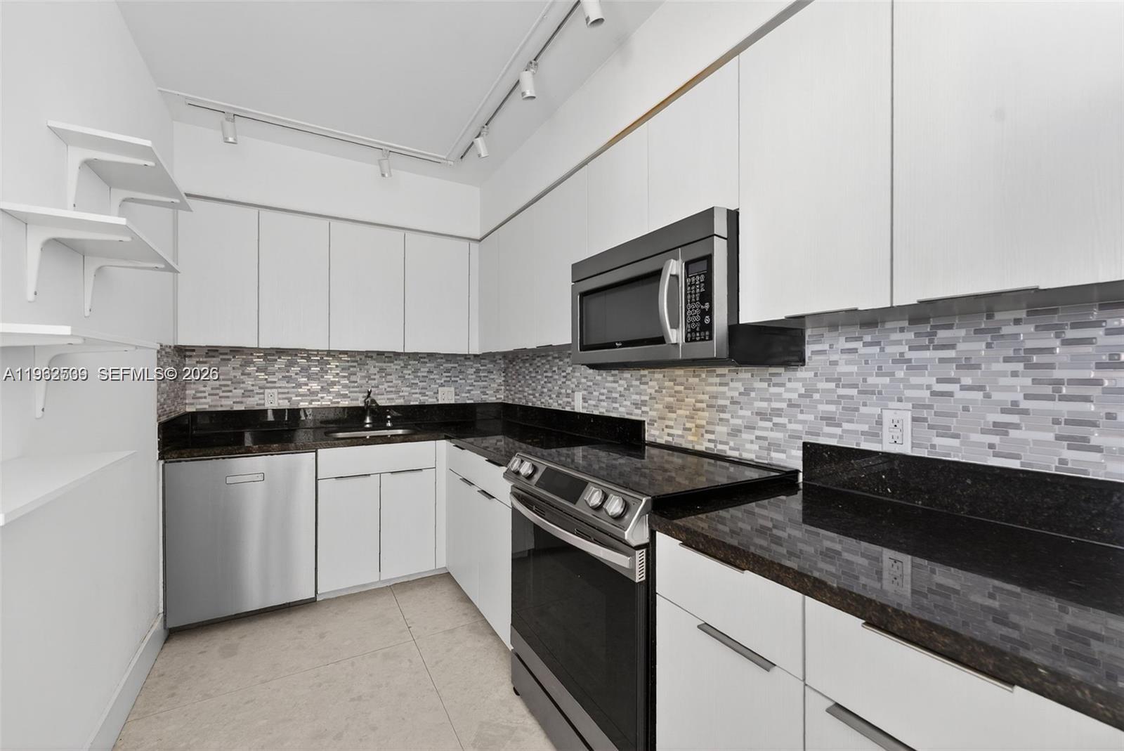 800 Claughton Island Dr #1504, Miami FL 33131