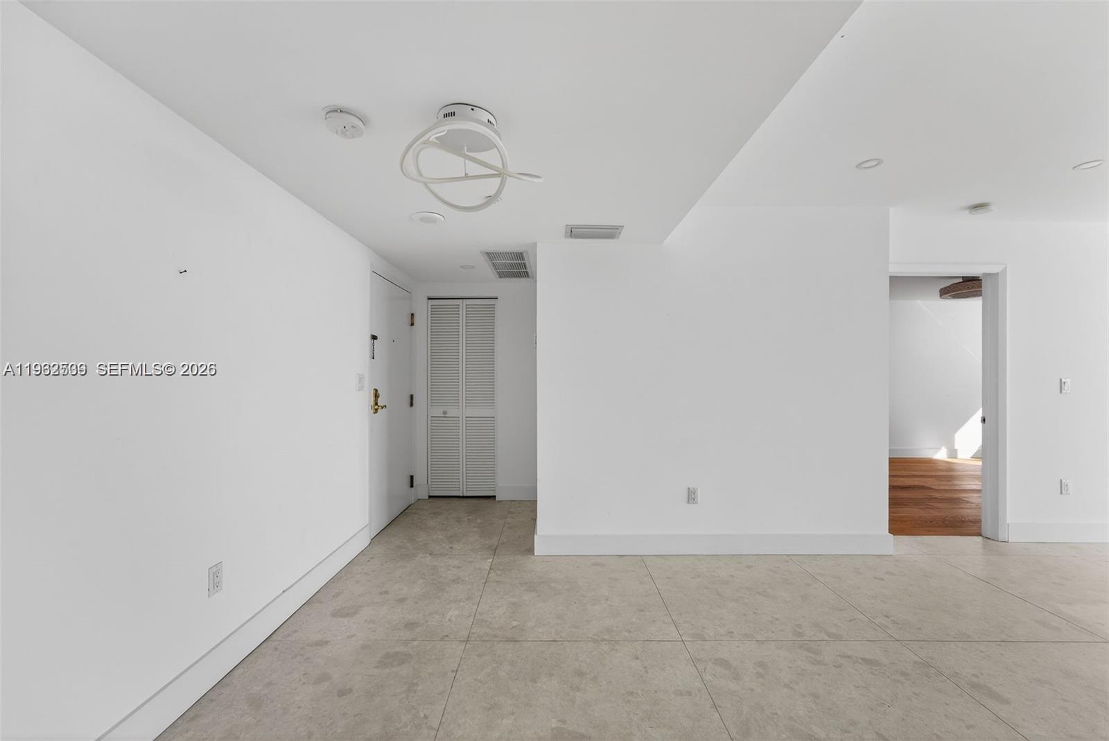 800 Claughton Island Dr #1504, Miami FL 33131