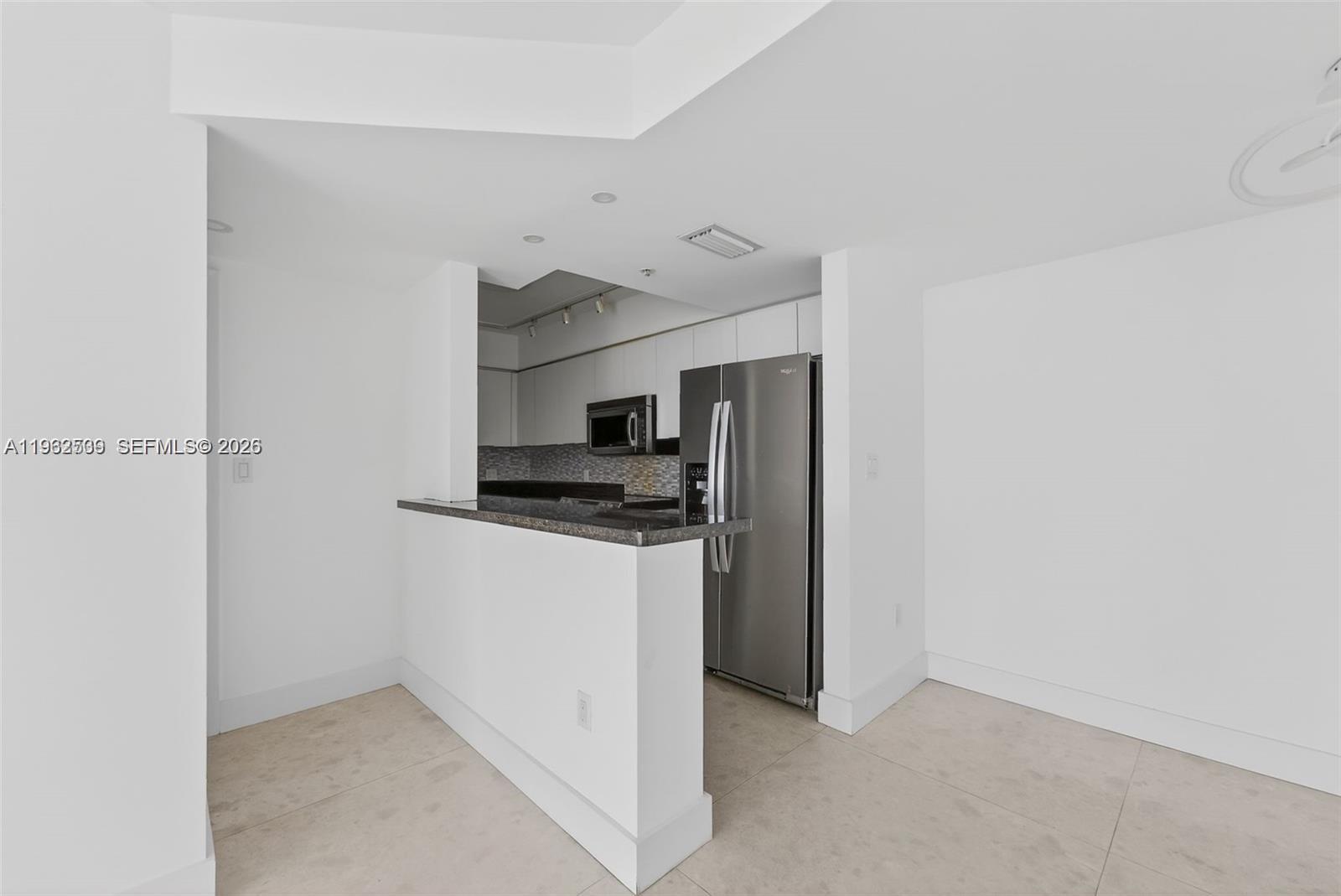 800 Claughton Island Dr #1504, Miami FL 33131