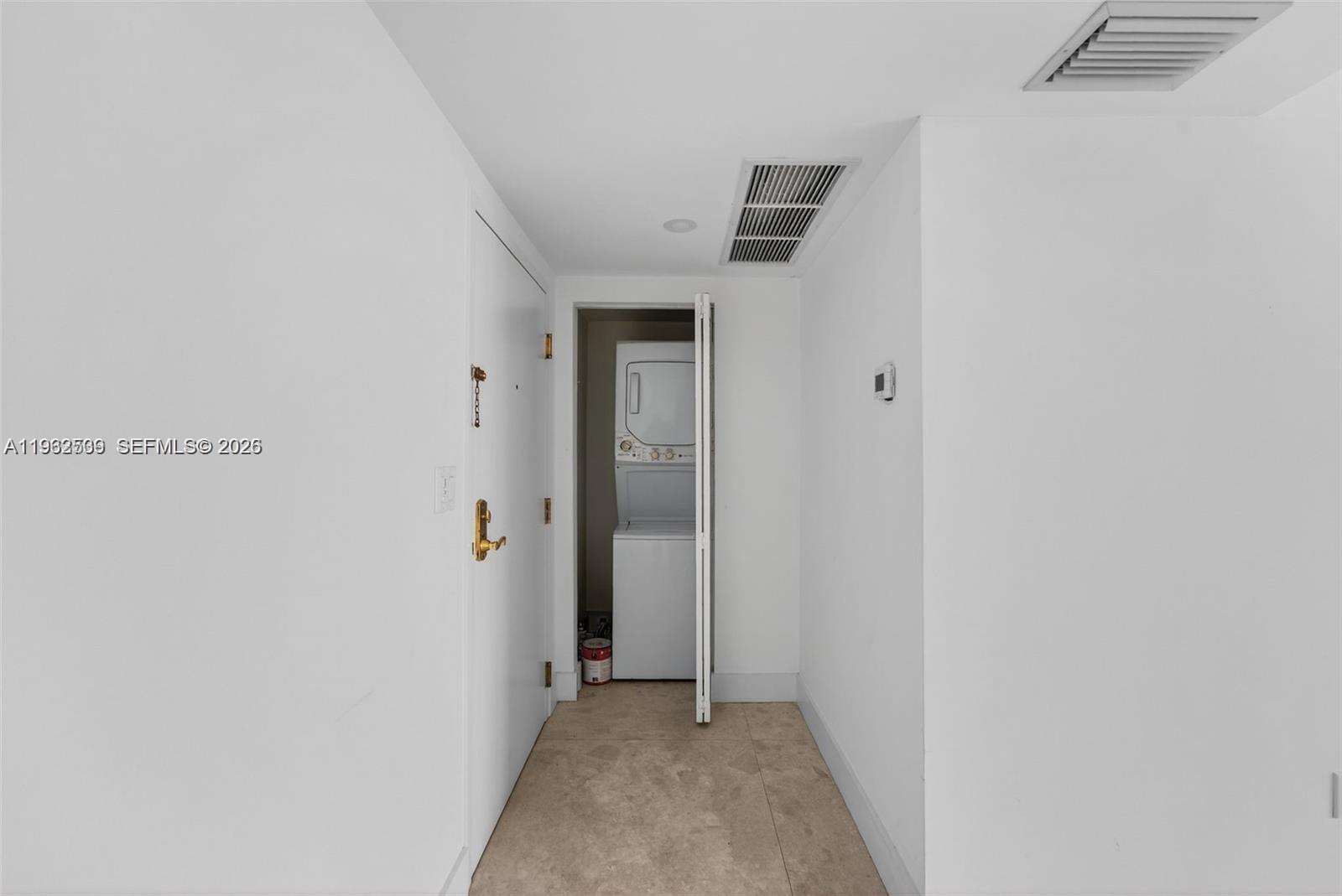 800 Claughton Island Dr #1504, Miami FL 33131